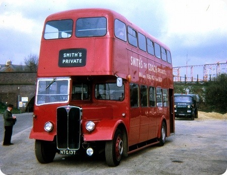 Smiths Luxury Coaches - AEC Regent III - NTG 137